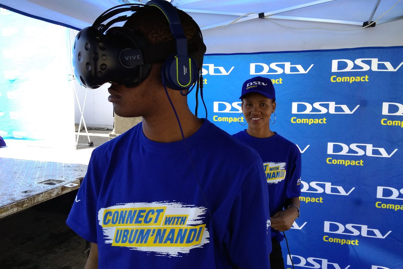 karaoke-virtual-reality-game-activation-04-1300x867-1.jpg